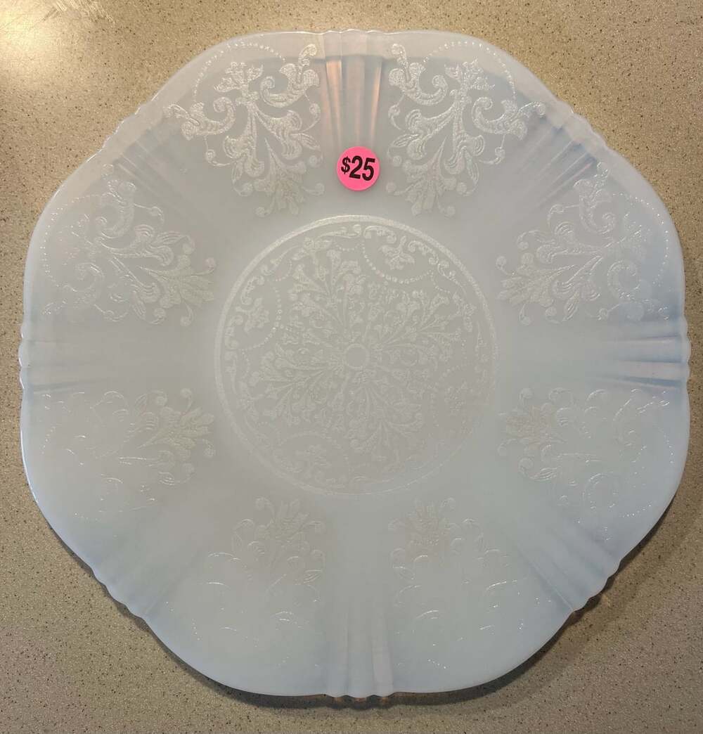 Vintage Macbeth-Evans American Sweetheart Monax White Opalescent Glass Plate